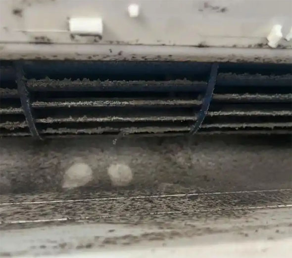 弋阳空调吹的风有股烧焦味是怎么回事